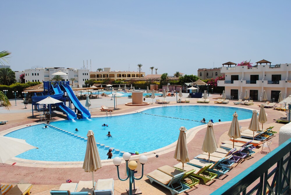 Sharm Cliff Resort 18/30