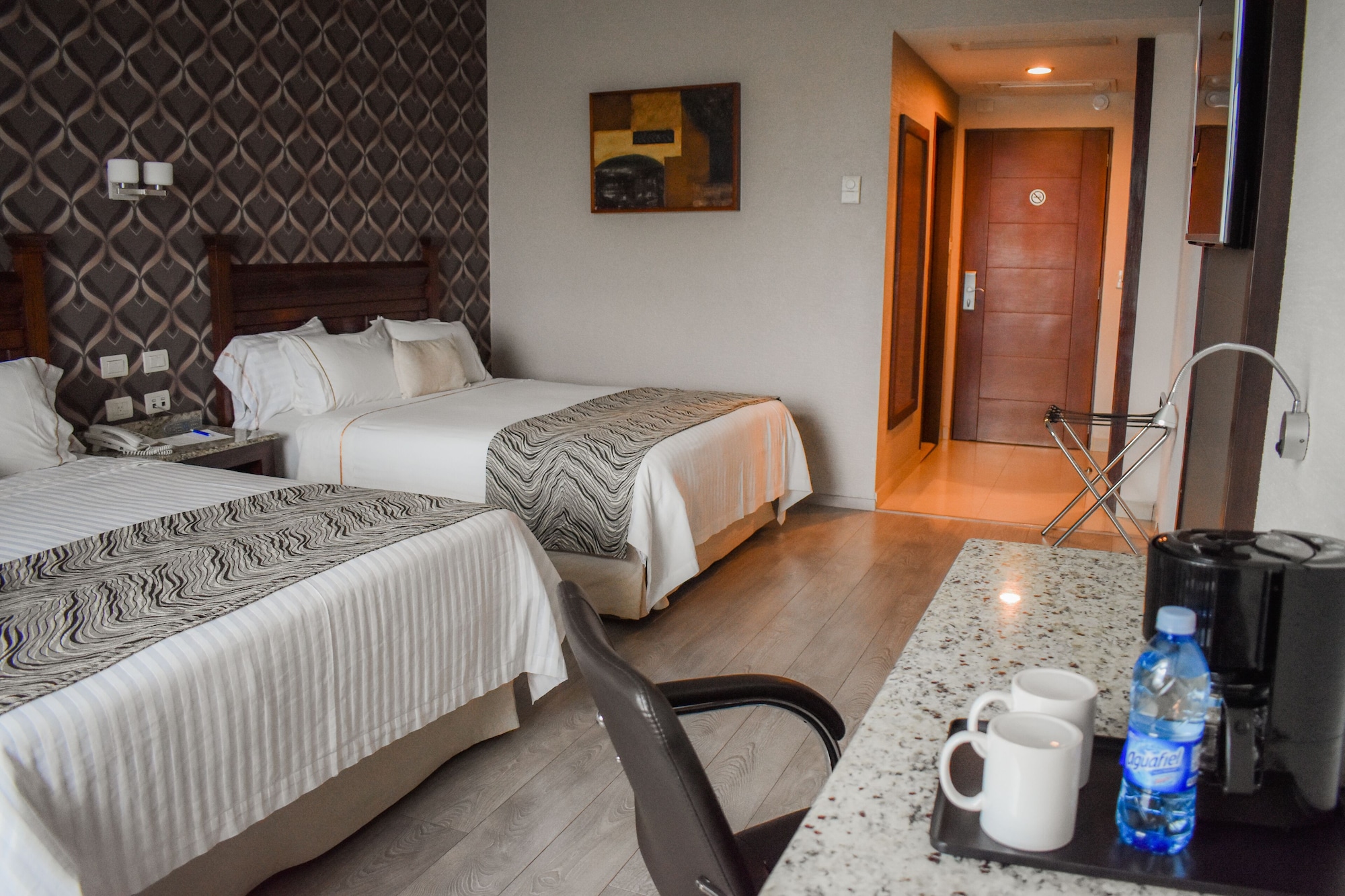 STANDARD, 2 DOUBLE BEDS