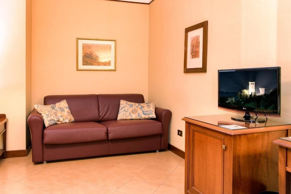 Albergo Reggio 45/63