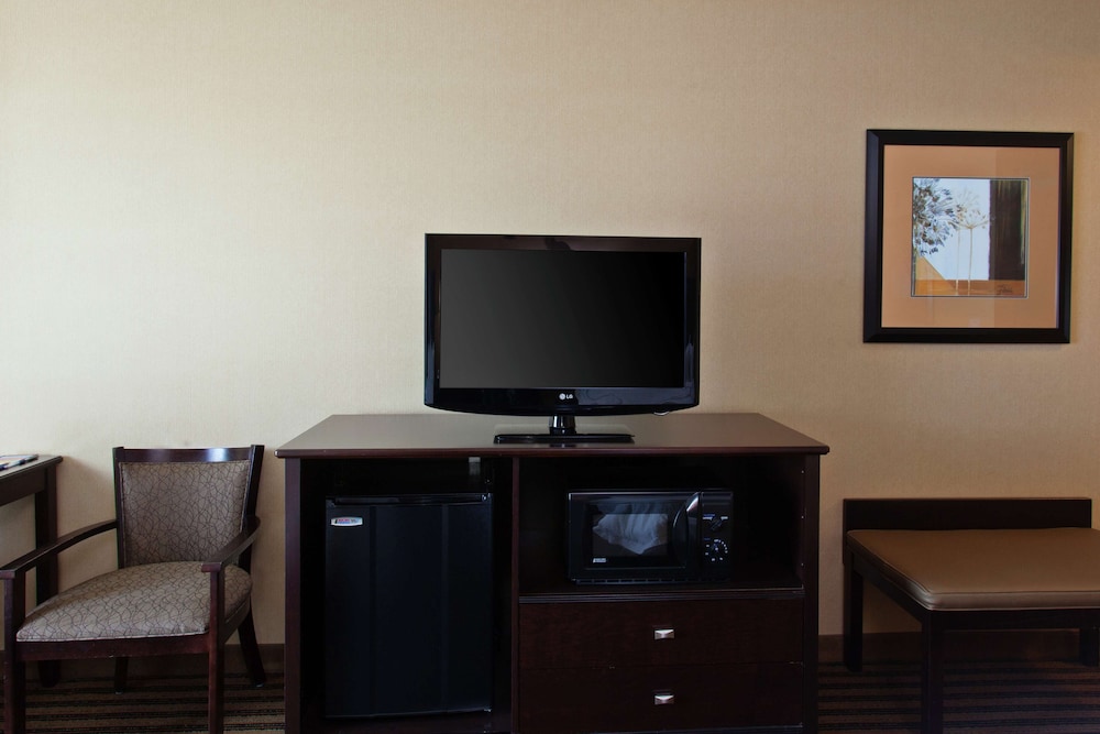 Hampton Inn & Suites Fresno-Northwest, CA 31/33