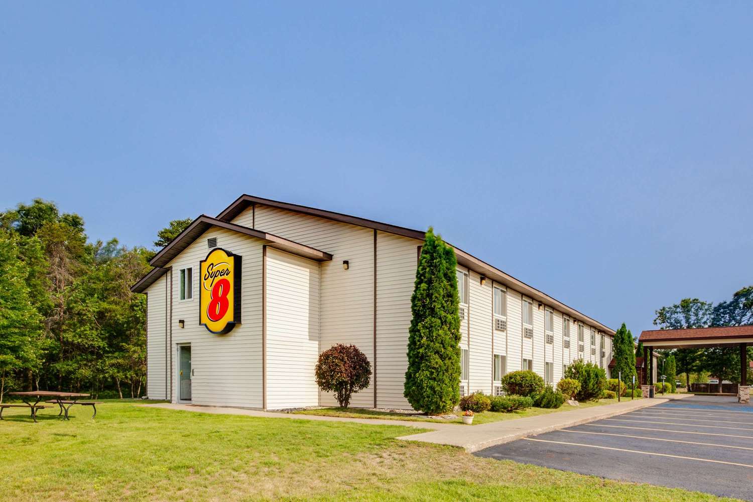 Super 8 By Wyndham Grayling 3/22