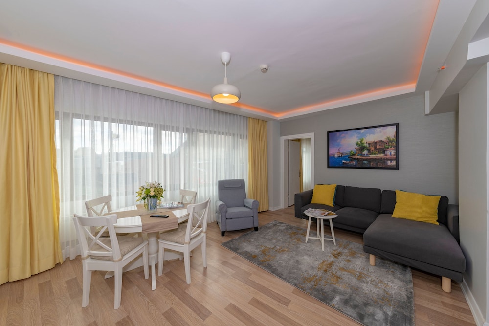 Feri Suites 24/50