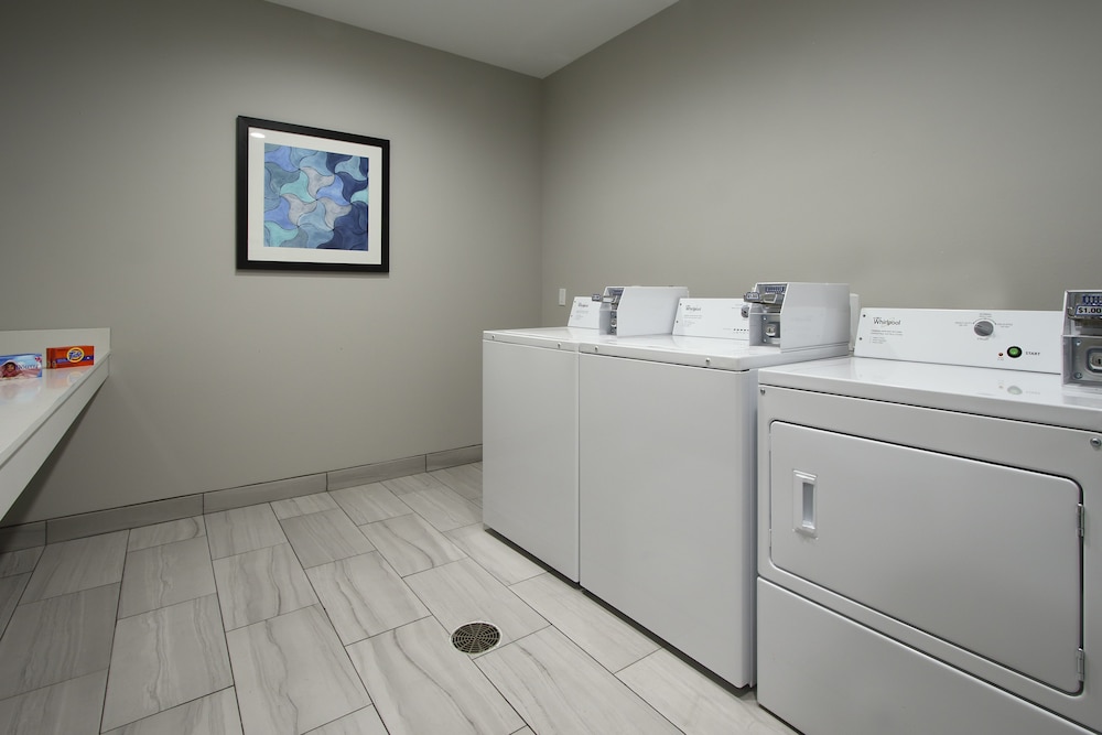 Holiday Inn Express & Suites Lake Charles South Casino Area 12/55