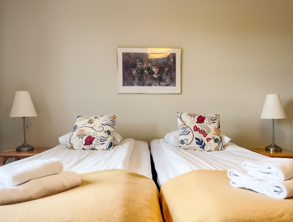 Hotell Gyllene Hornet 13/50