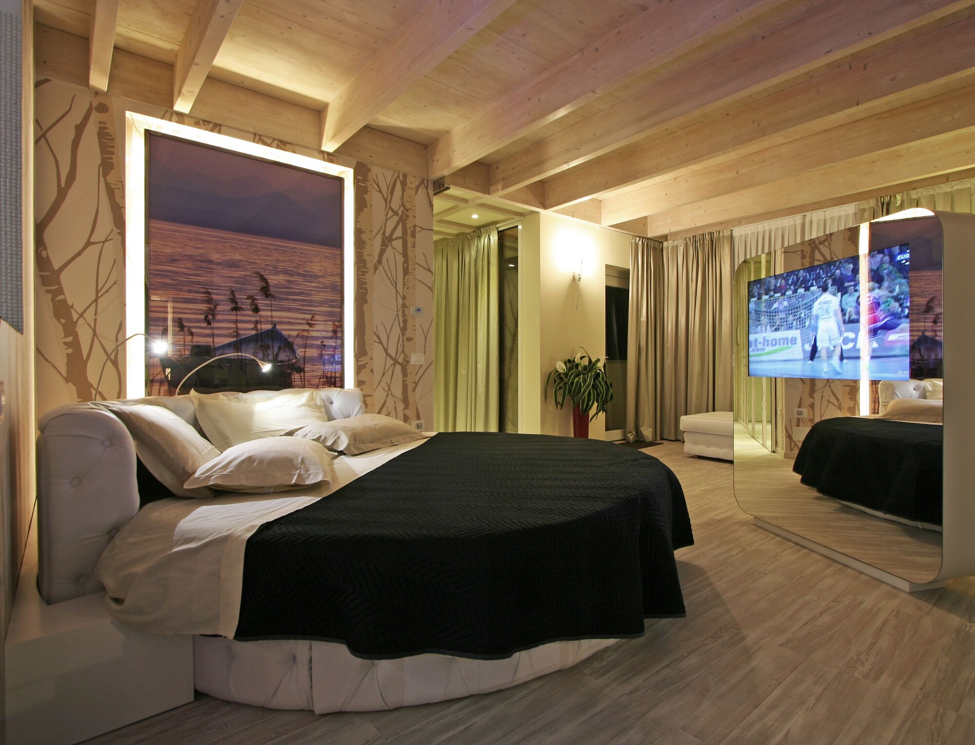 ROMANTIC, SUITE, LAKE VIEW