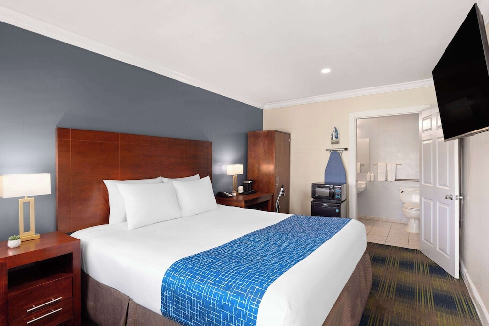 ROOM, KING BED, ACCESSIBLE
