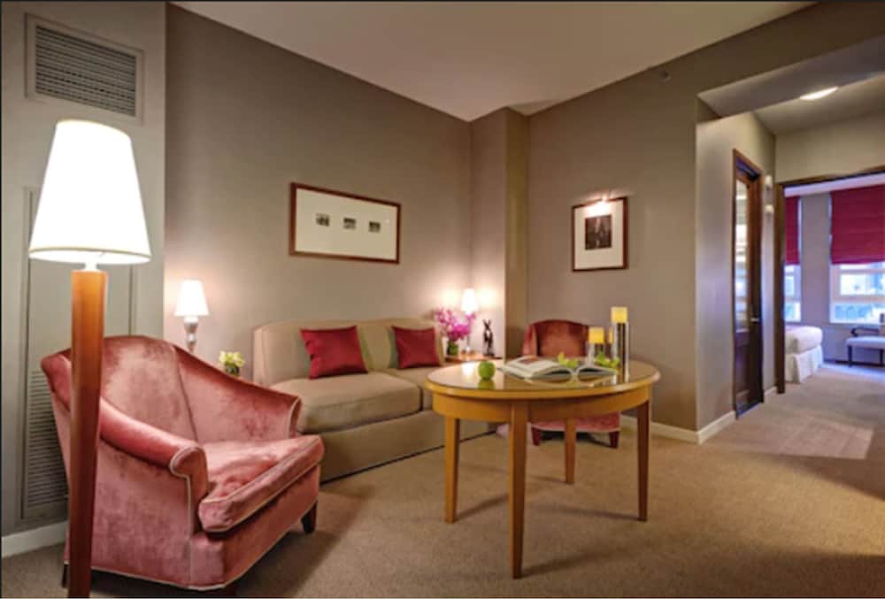 Hotel Giraffe 42/61