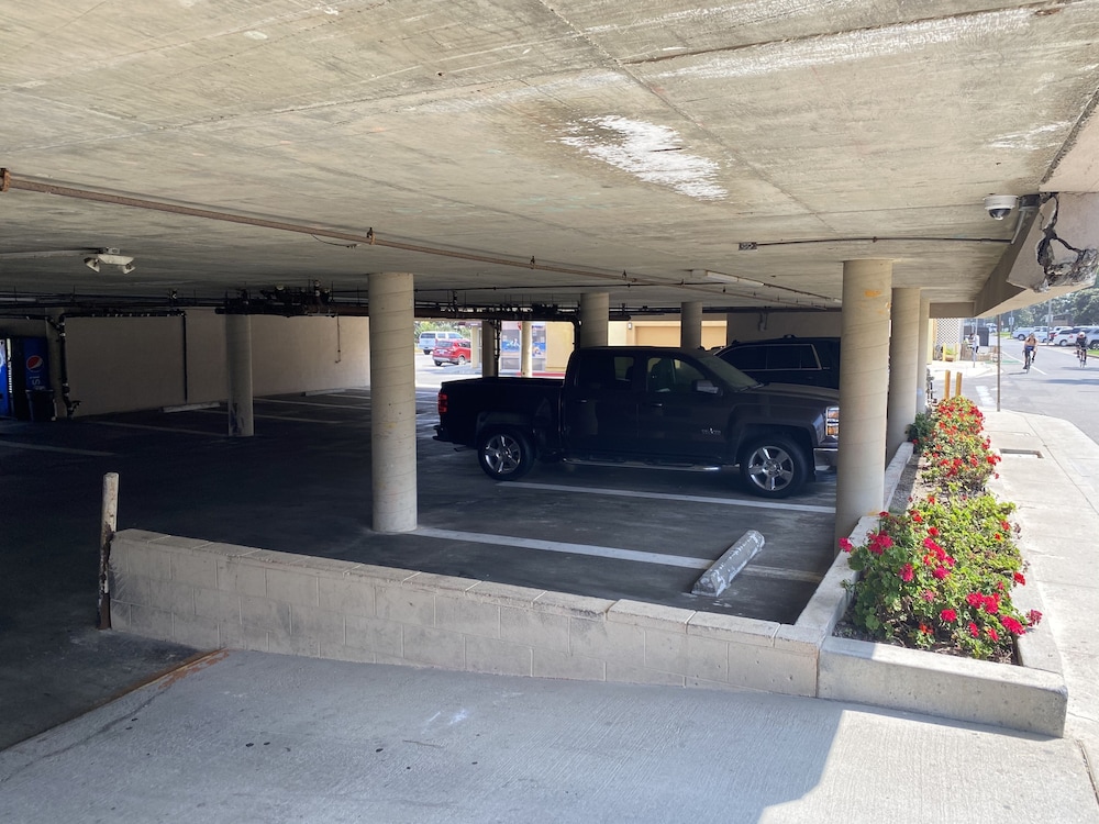 Ocean Surf Inn & Suites 58/73
