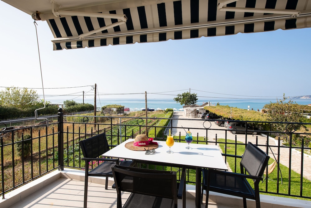 Thomatos Apartments Lourdas Beach 18/50