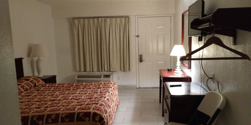 Budget Inn Cocoa 45/45