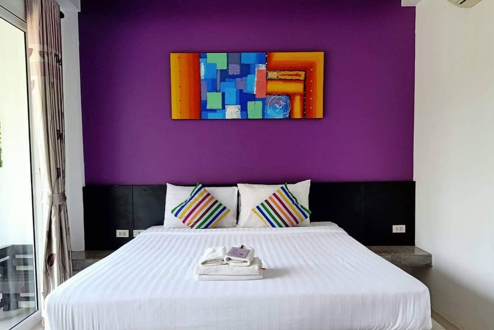 DELUXE, DOUBLE BED, POOL VIEW