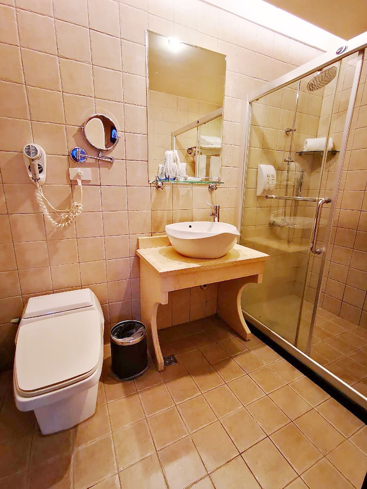 Chang Hong Villa Hotel 68/69