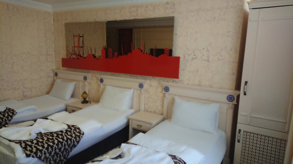 The Queen Hotel 27/67