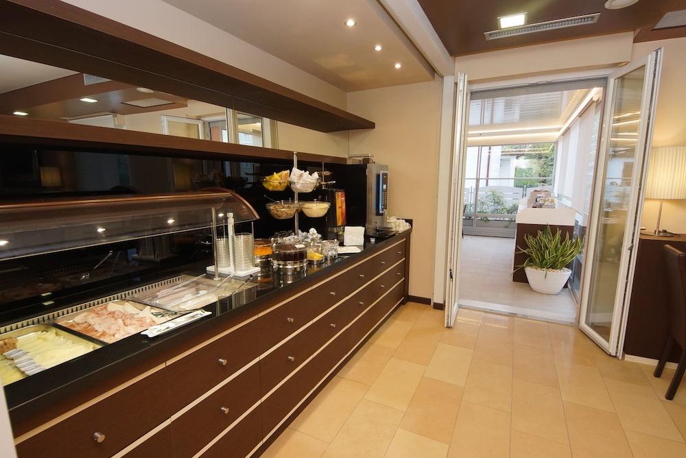 Hotel Clarin 14 By Dori 13/67