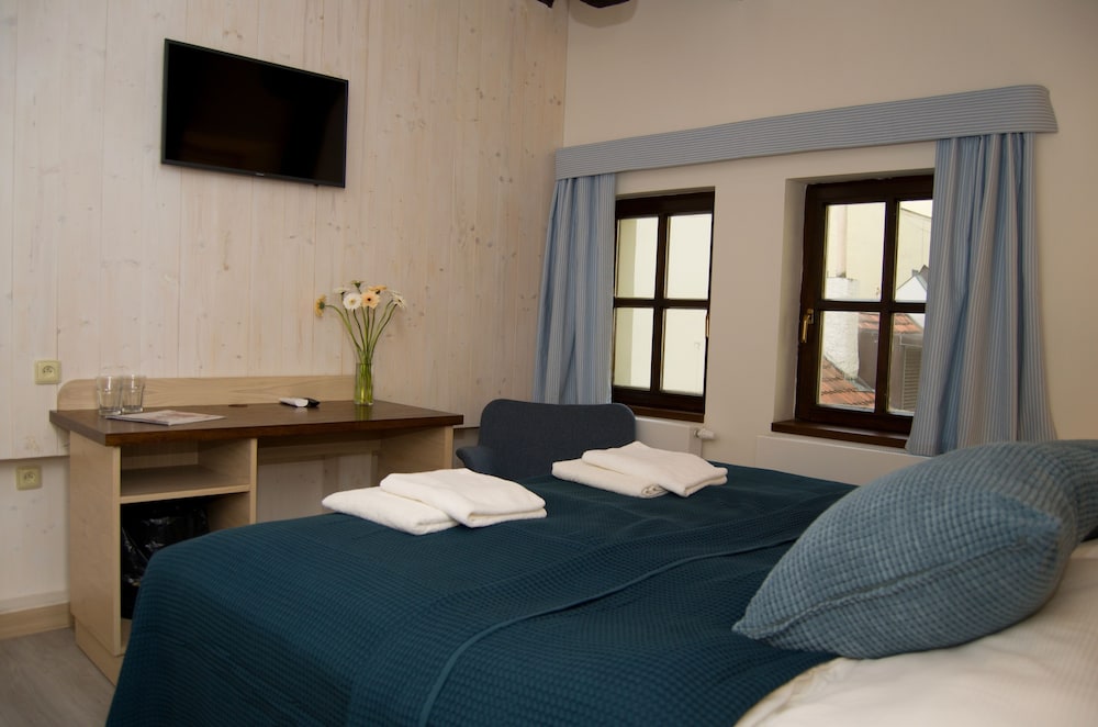 STANDARD, DOUBLE OR TWIN BED
