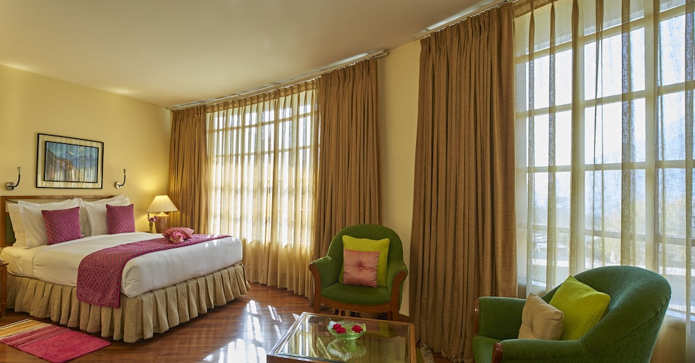 Club Mahindra White Meadows 16/50