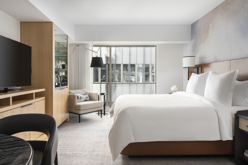 ROOM, KING BED, SEATTLE VIEW, ACCESSIBLE