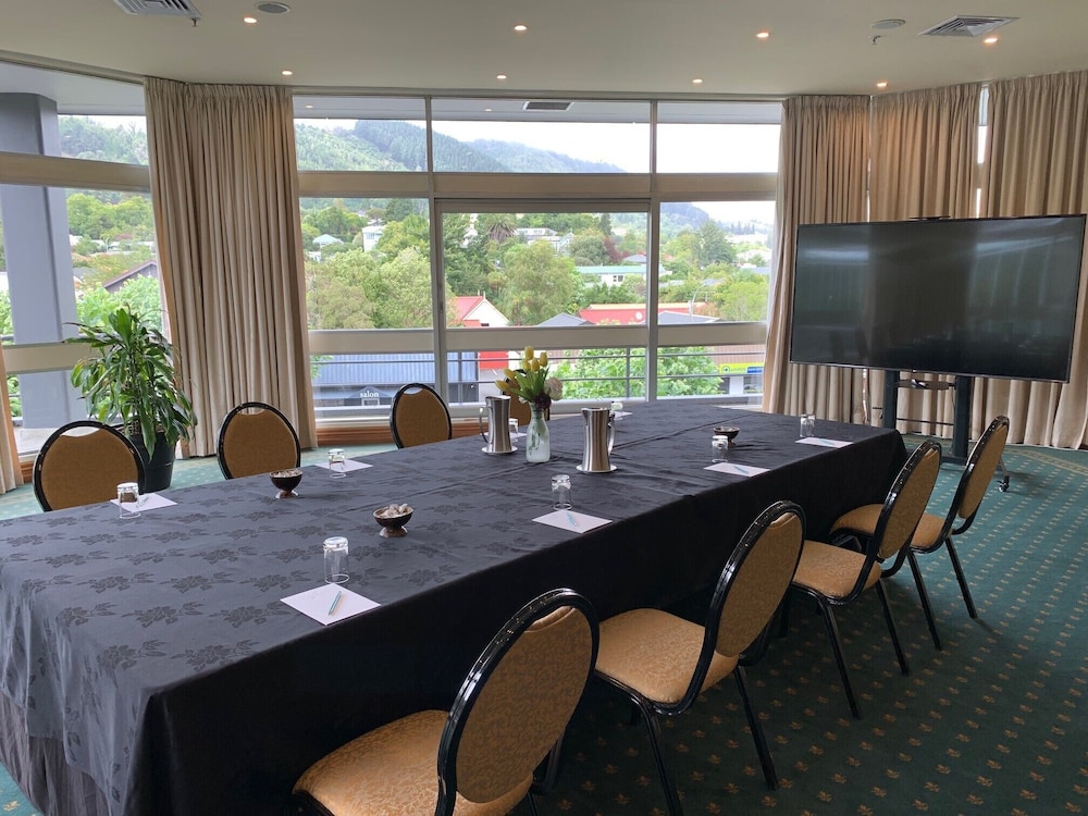 Rutherford Hotel Nelson 52/64