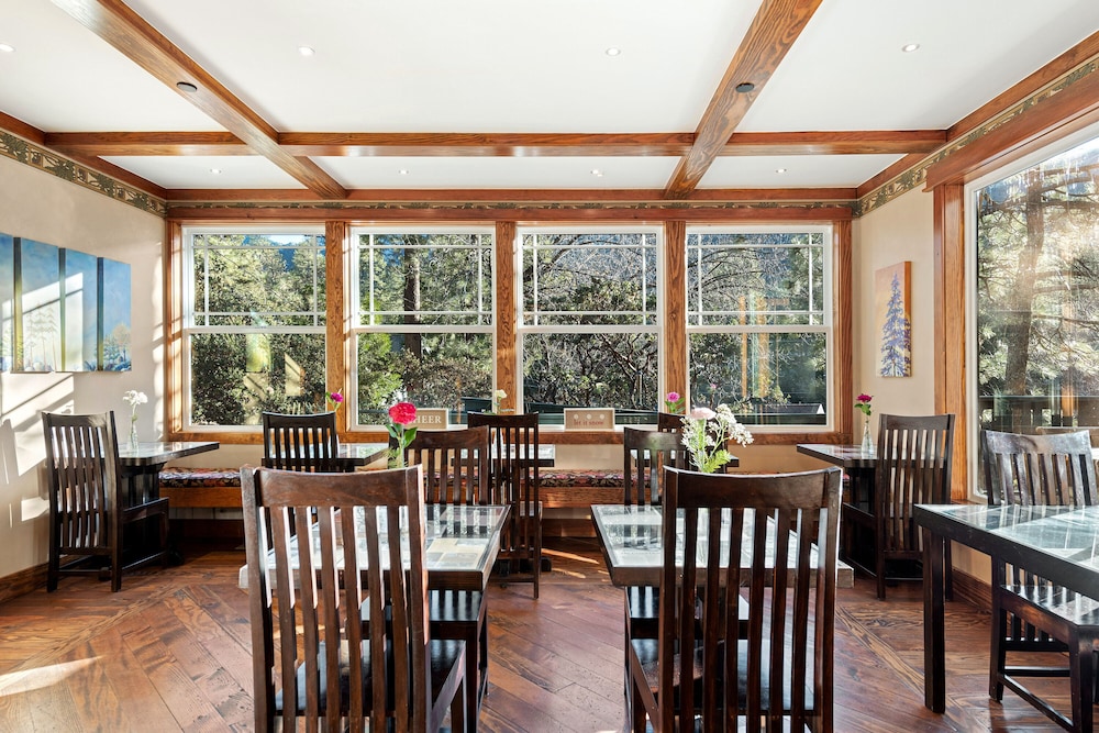 The Grand Idyllwild Lodge 33/50