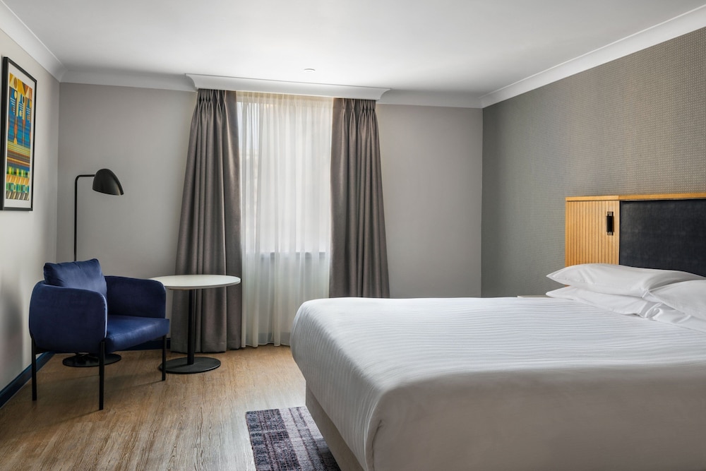 DELUXE, DOUBLE BED