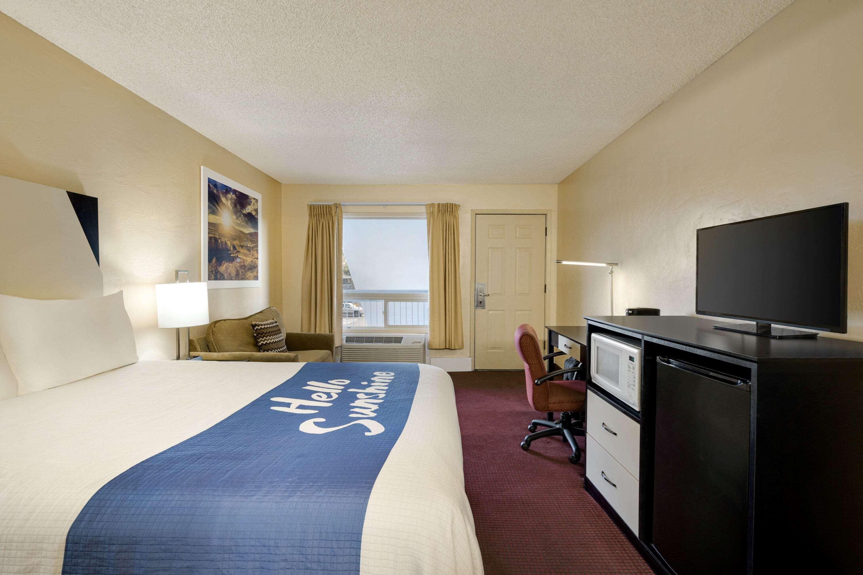 غرفة بسرير كوين، Days Inn by Wyndham Bend 2/2