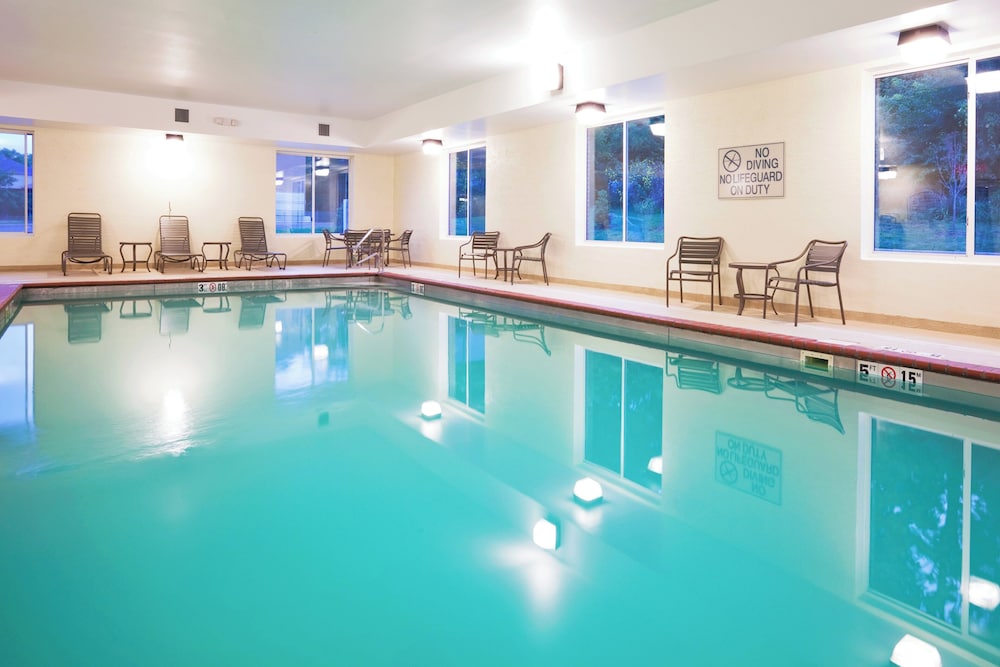 Holiday Inn Express Hotel Suites Cincinnati Se Newport 38/70