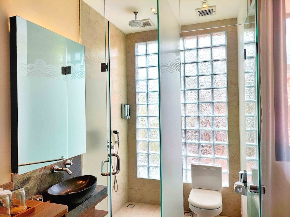 The Batu Hotel & Villas 46/50