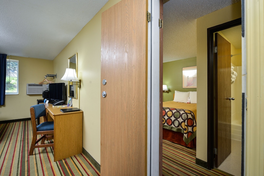 Super 8 by Wyndham Minot Airport 11/21