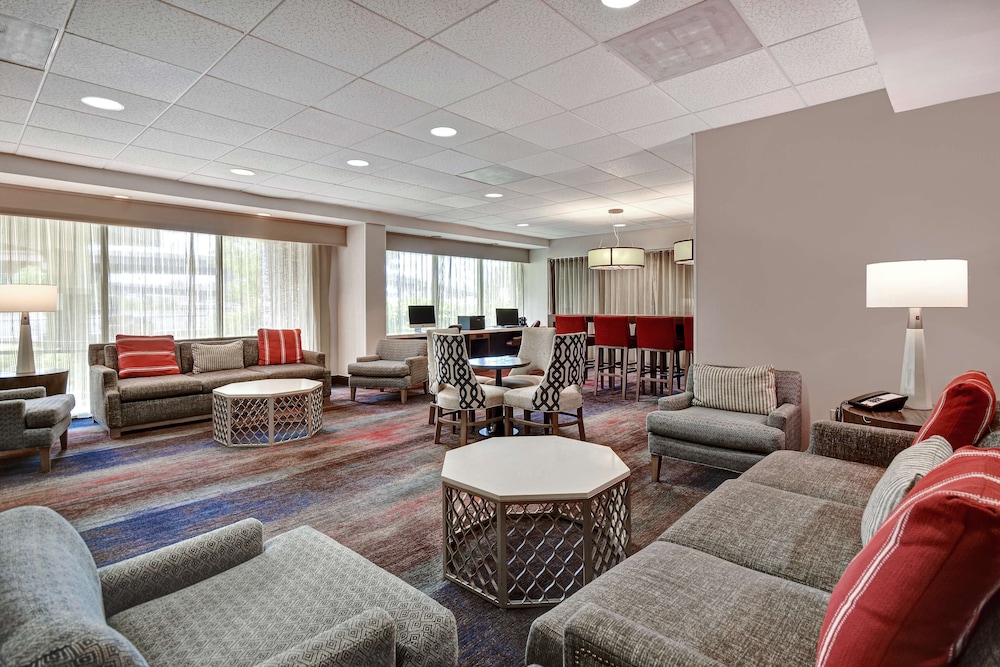 Hampton Inn & Suites Alexandria Old Town Area South 35/54