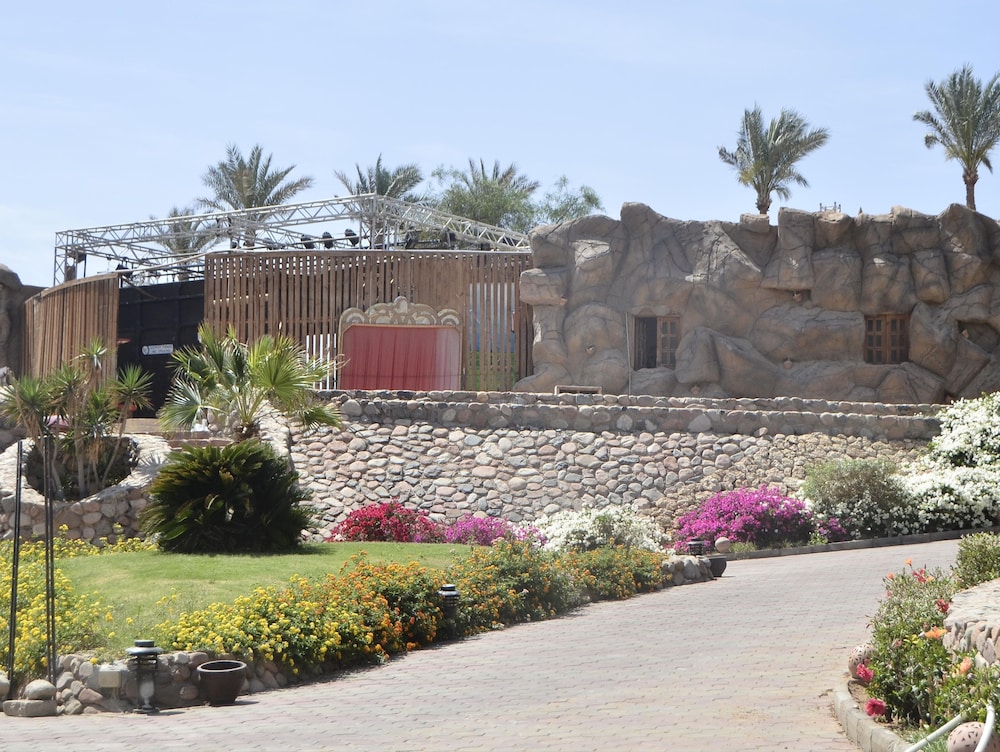 Queen Sharm Resort 2/50