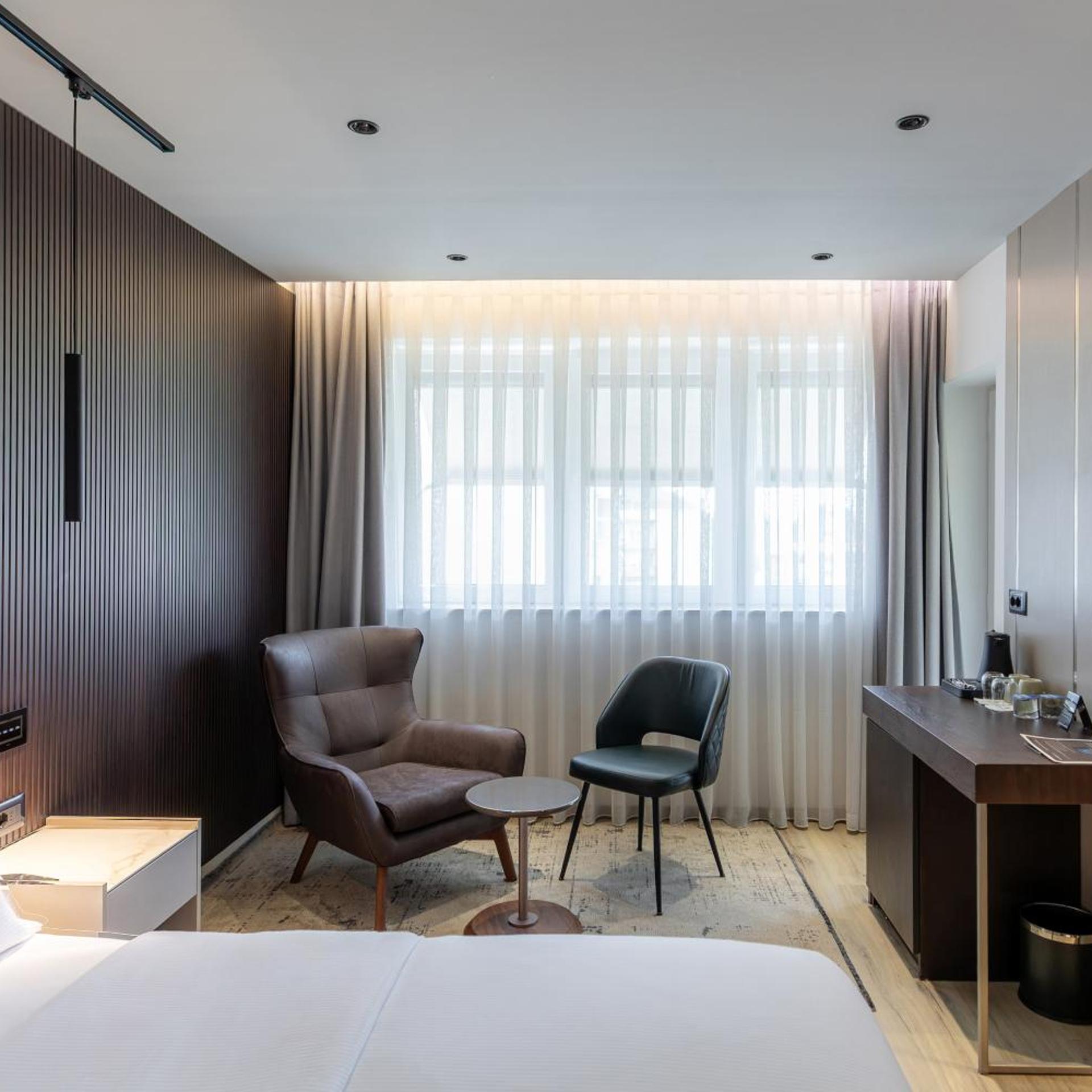 Emery Hotel Pristina 35/50