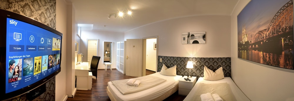 CITY, DOUBLE OR TWIN BED