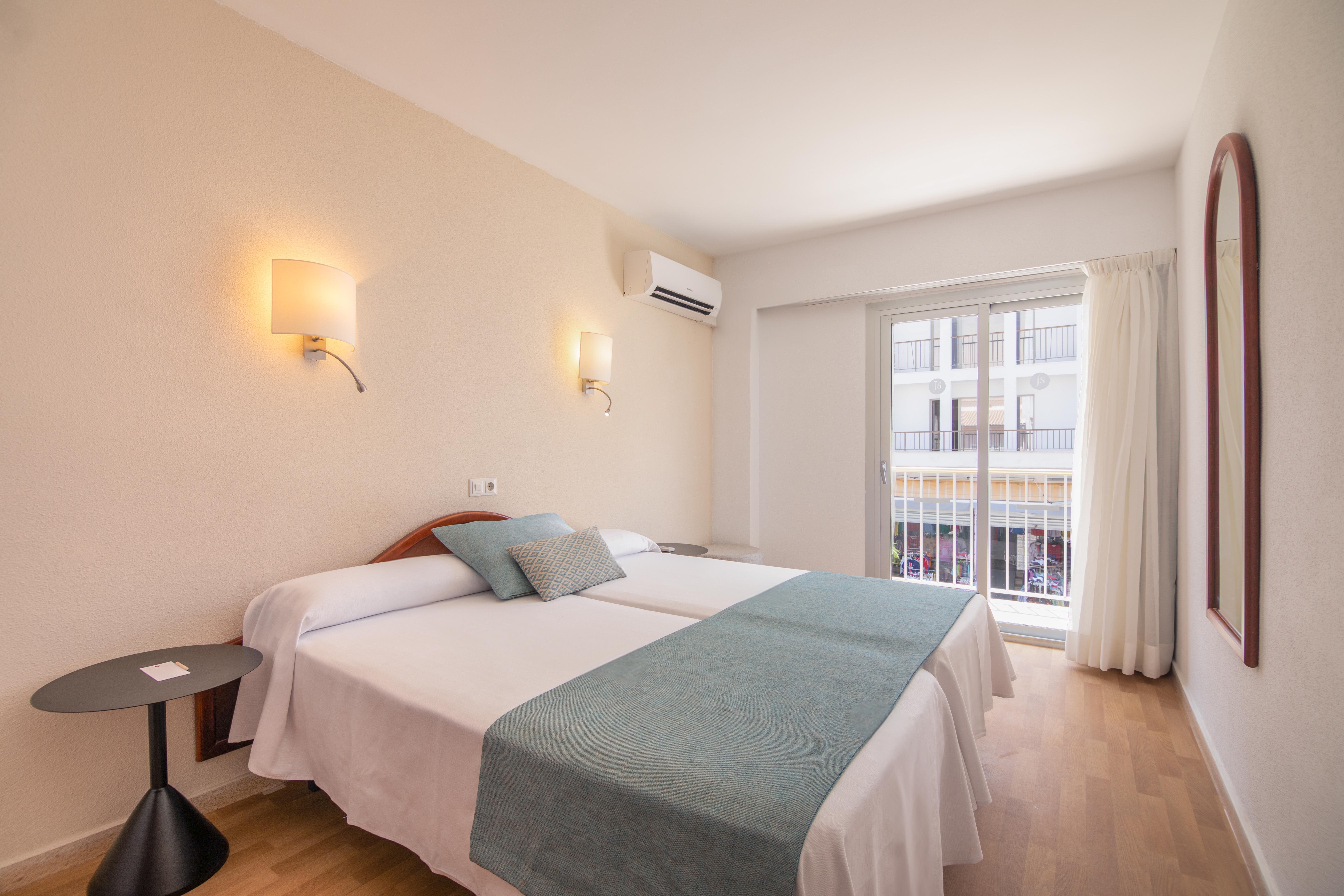 Standard, Double Bed, Balcony or Terrace