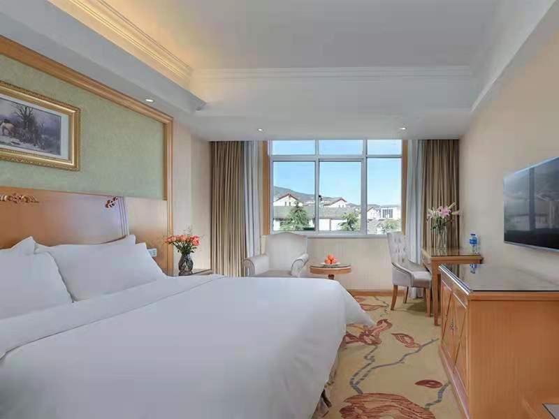 Vienna International Hotel (Lijiang Yuxue Avenue) 17/35