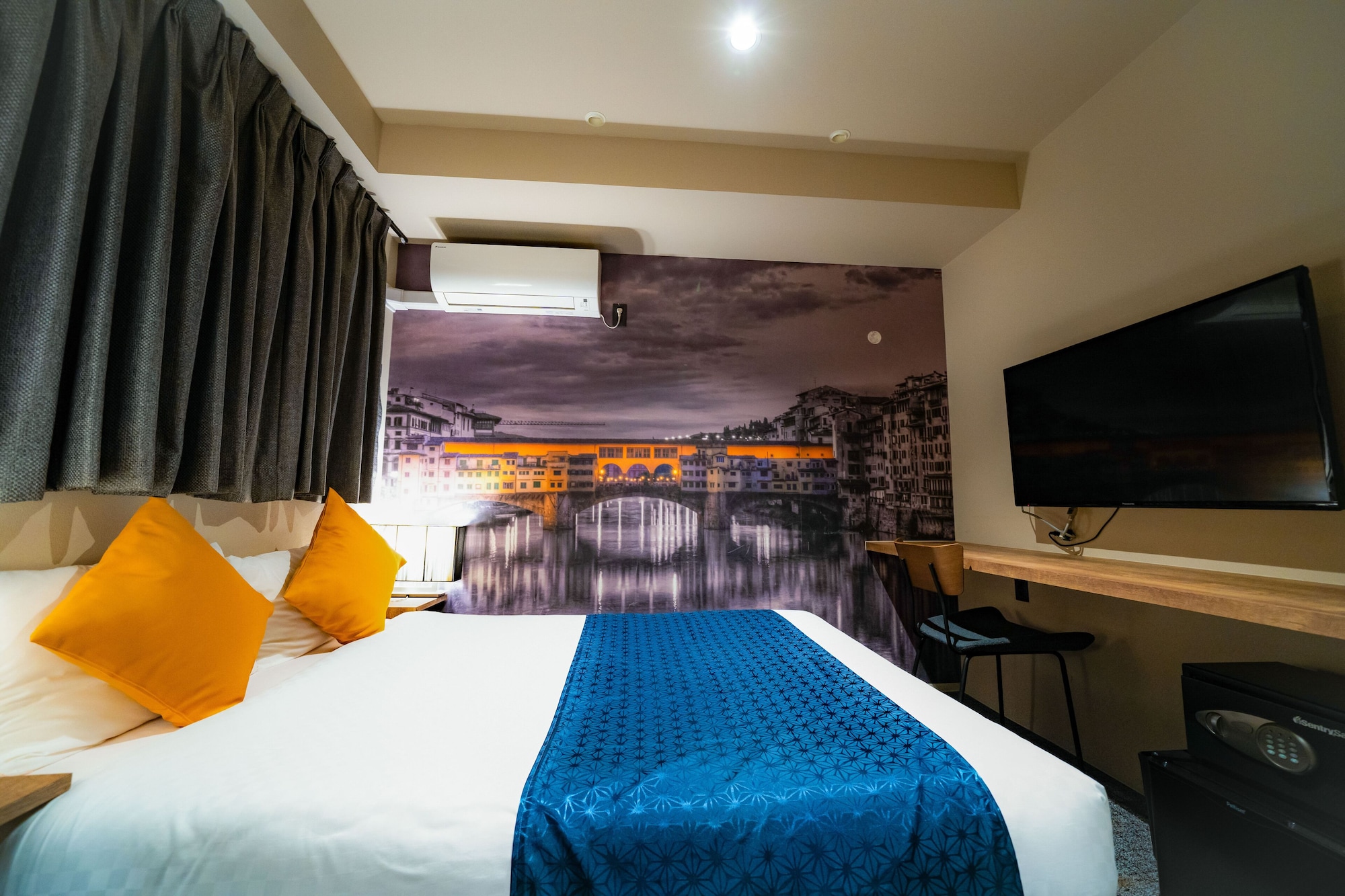 DELUXE, DOUBLE BED, PRIVATE BATHROOM