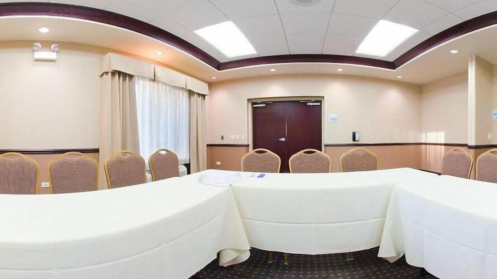 Holiday Inn Express Hotel And Suites Chicago Arpt Area West Ohare 21/46