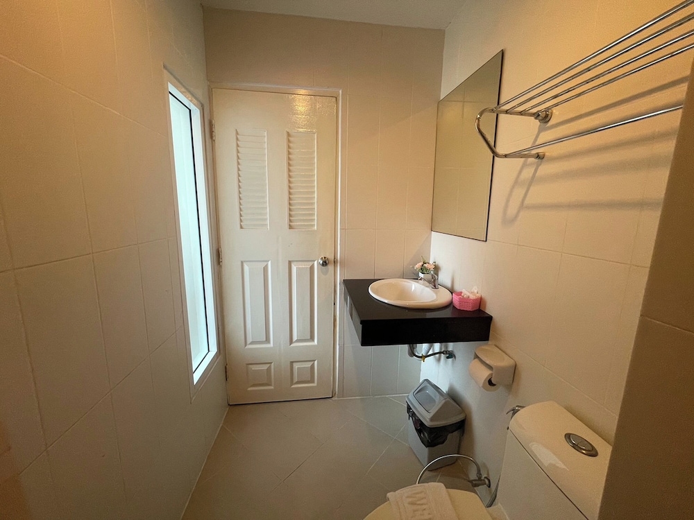 T & C Hotel Patong Beach 69/70