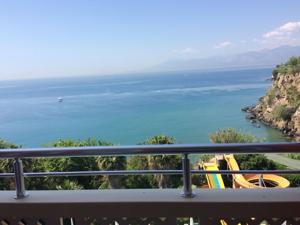 Nazar Beach City & Resort Hotel 28/32