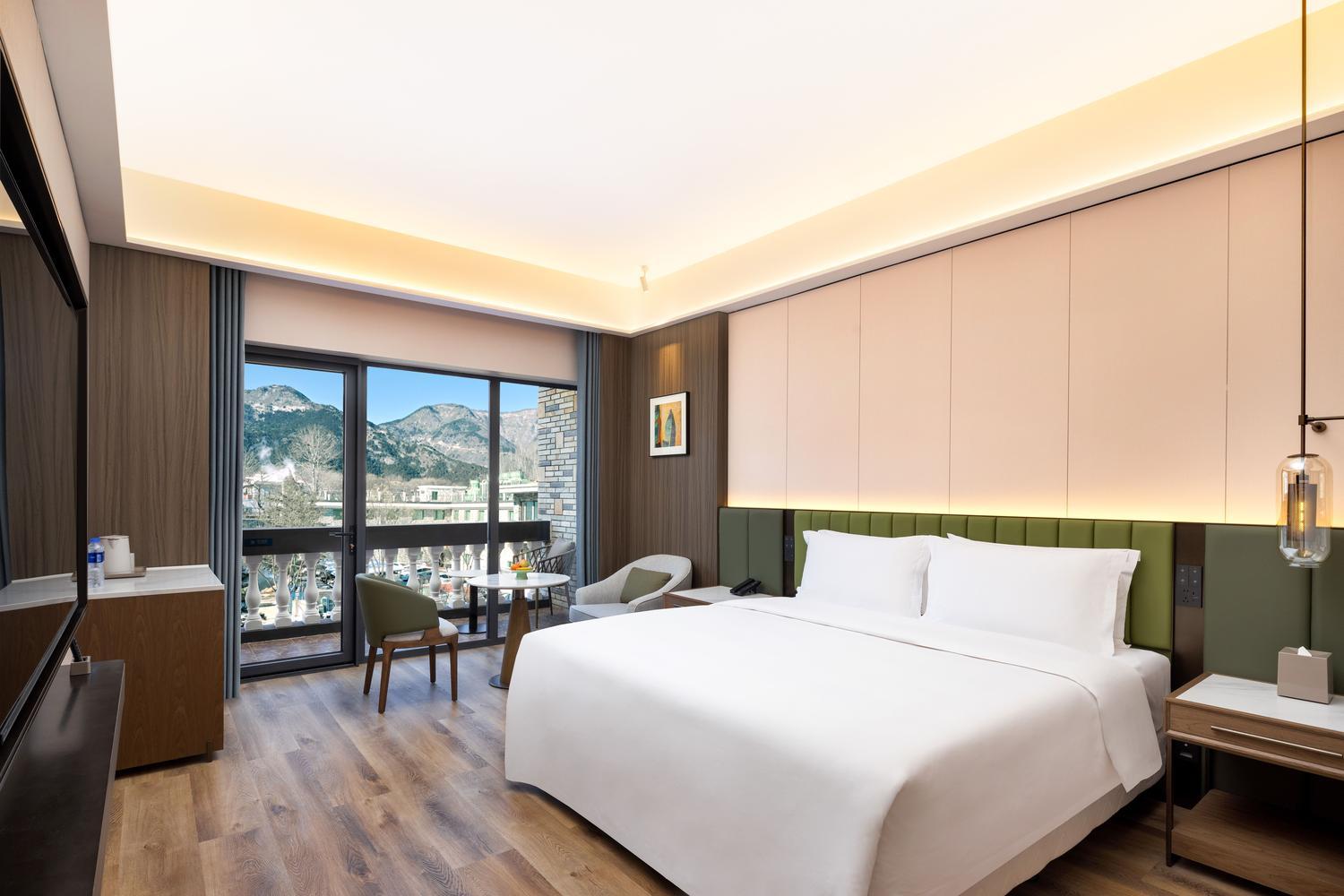 Fragrant Hill Hotel 15/60
