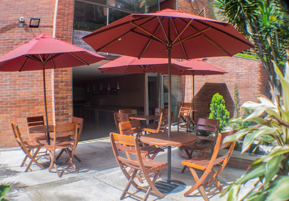 Leblon Suites Hotel 45/60