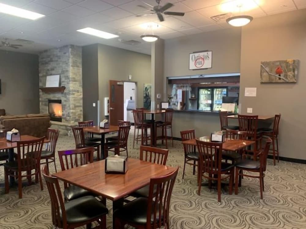 Cardinal Inn Hotel and Event Center 13/22