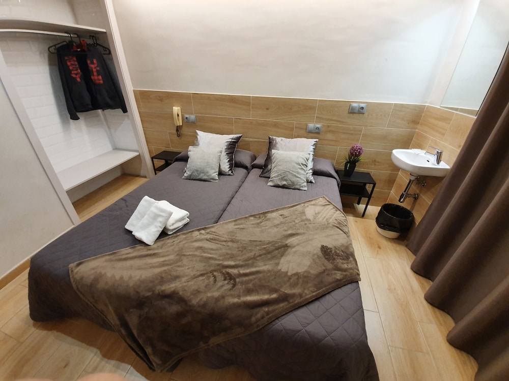 Hostal Sant Ramon 13/28