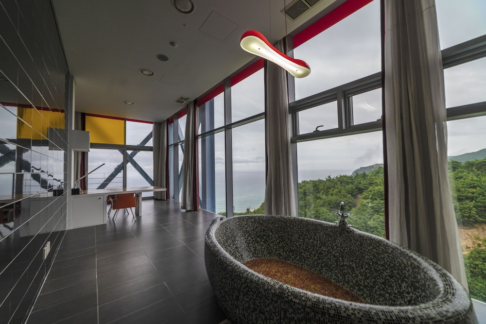 Haslla Art World Museum Hotel 44/64
