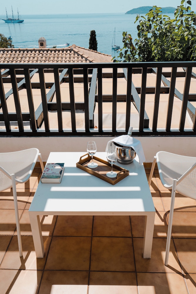Aegean Suites - Adults Only 34/57