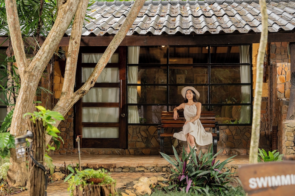 Home Phutoey River Kwai Hotspring & Nature Resort in Sai Yok