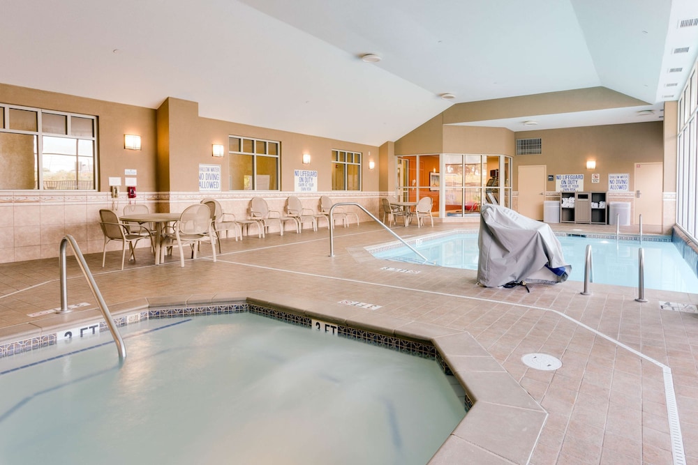Drury Inn and Suites Greenville 20/36