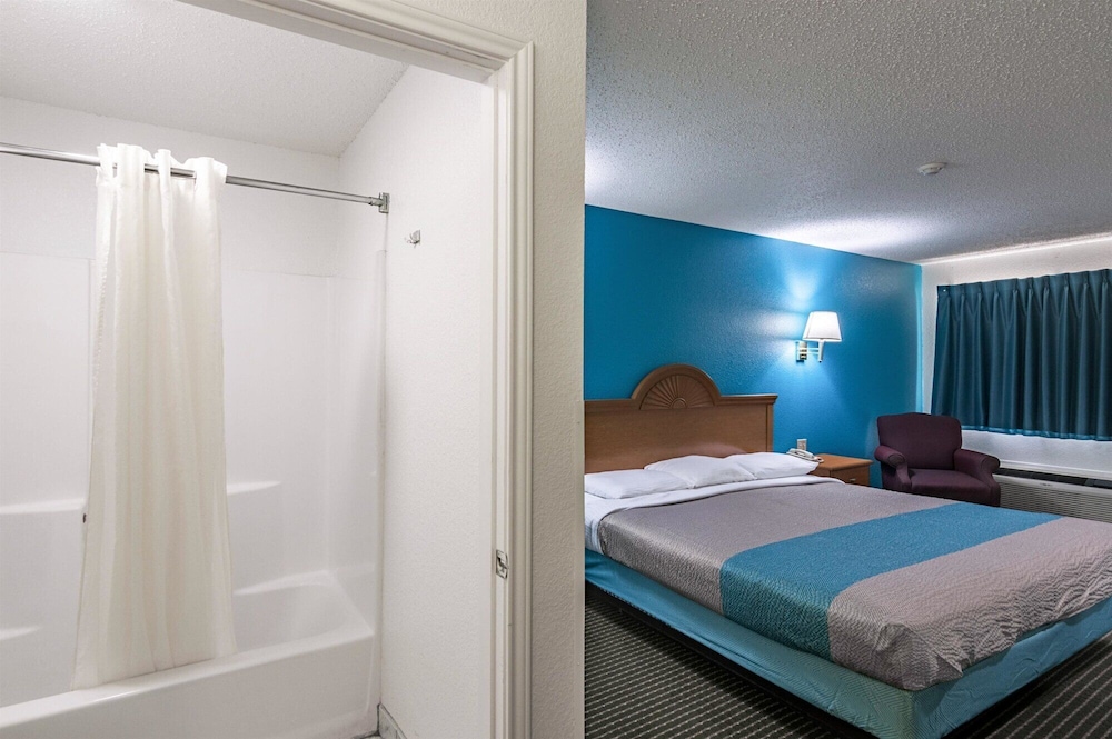 Motel6 Azle, TX 20/38