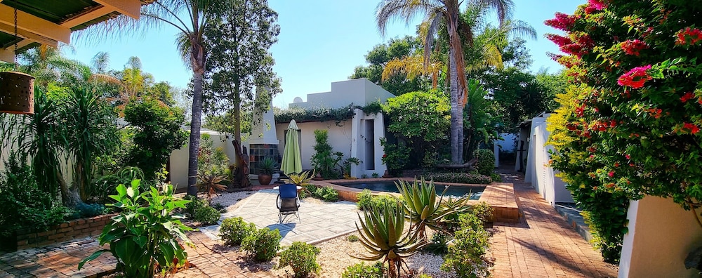 African Roots Guest House 46/50