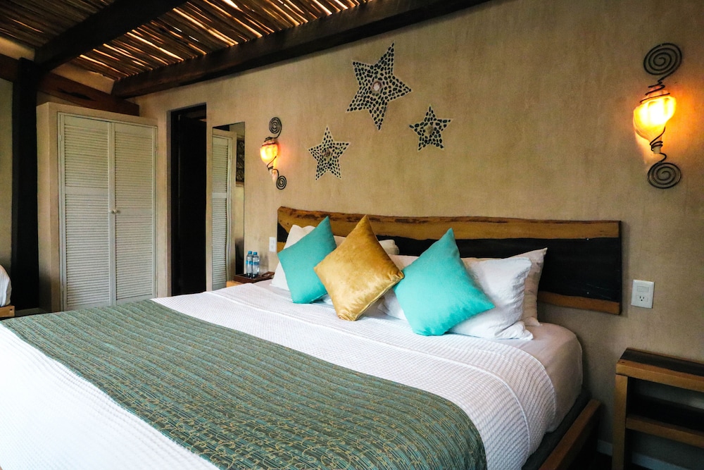 JUNIOR SUITE, POOL VIEW