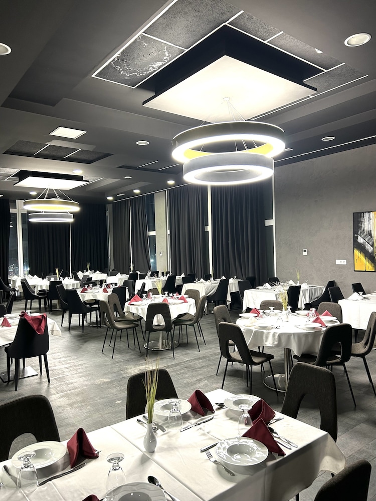 Vendome Khaled Hotel 31/37